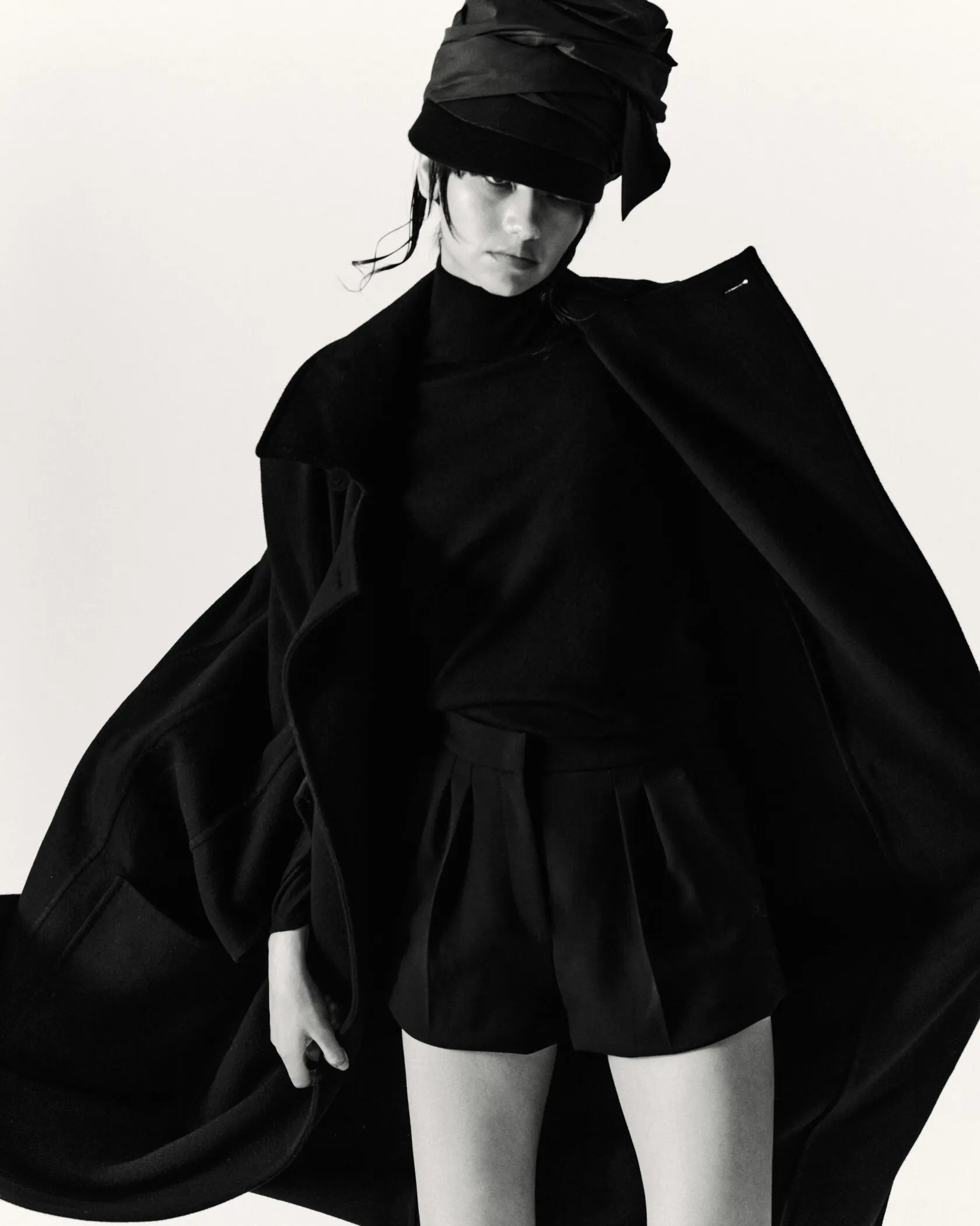 Le Mile story photographed by Victor Jacquez, makeup and hair by Anastasiia Babii