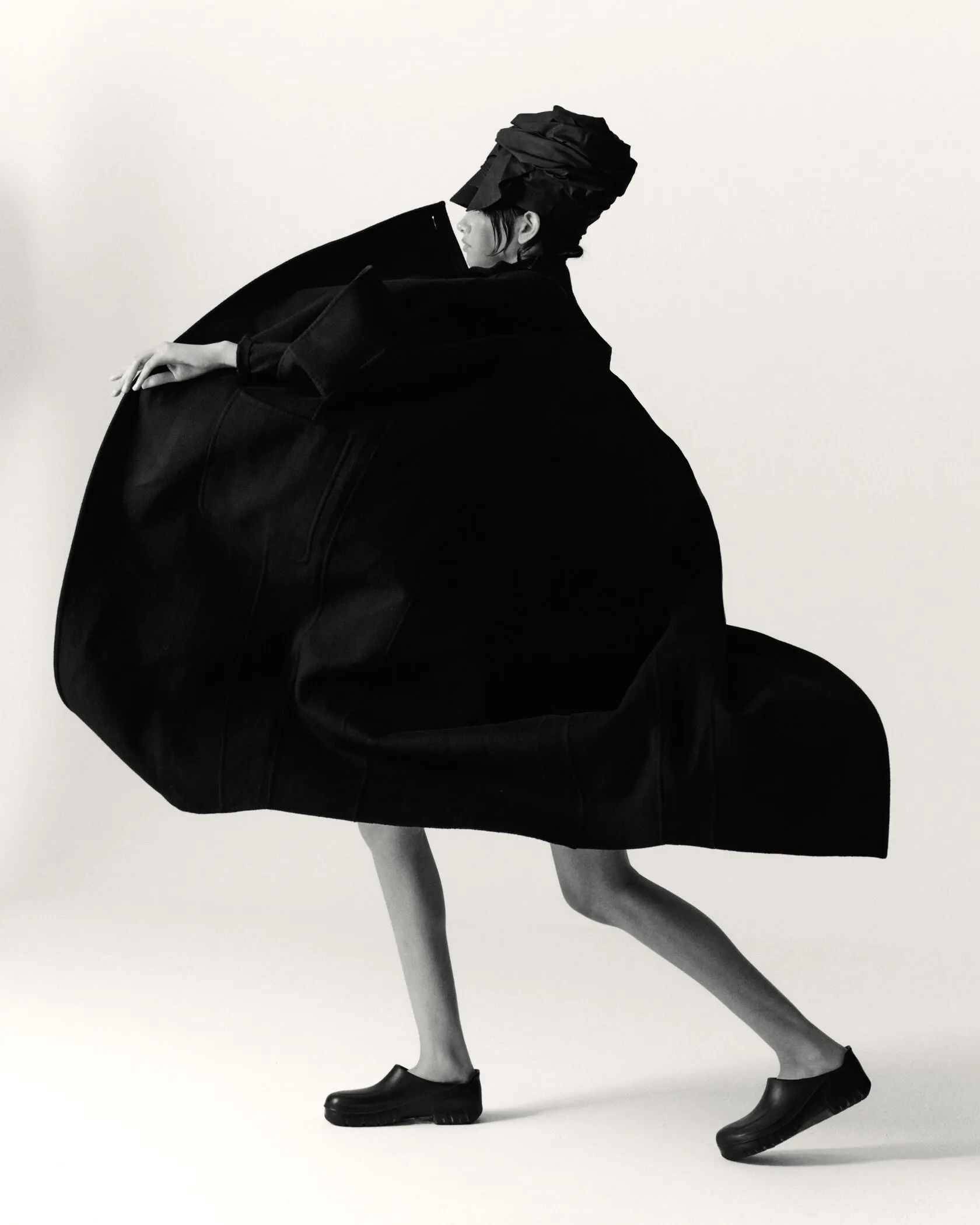 Le Mile story photographed by Victor Jacquez, makeup and hair by Anastasiia Babii