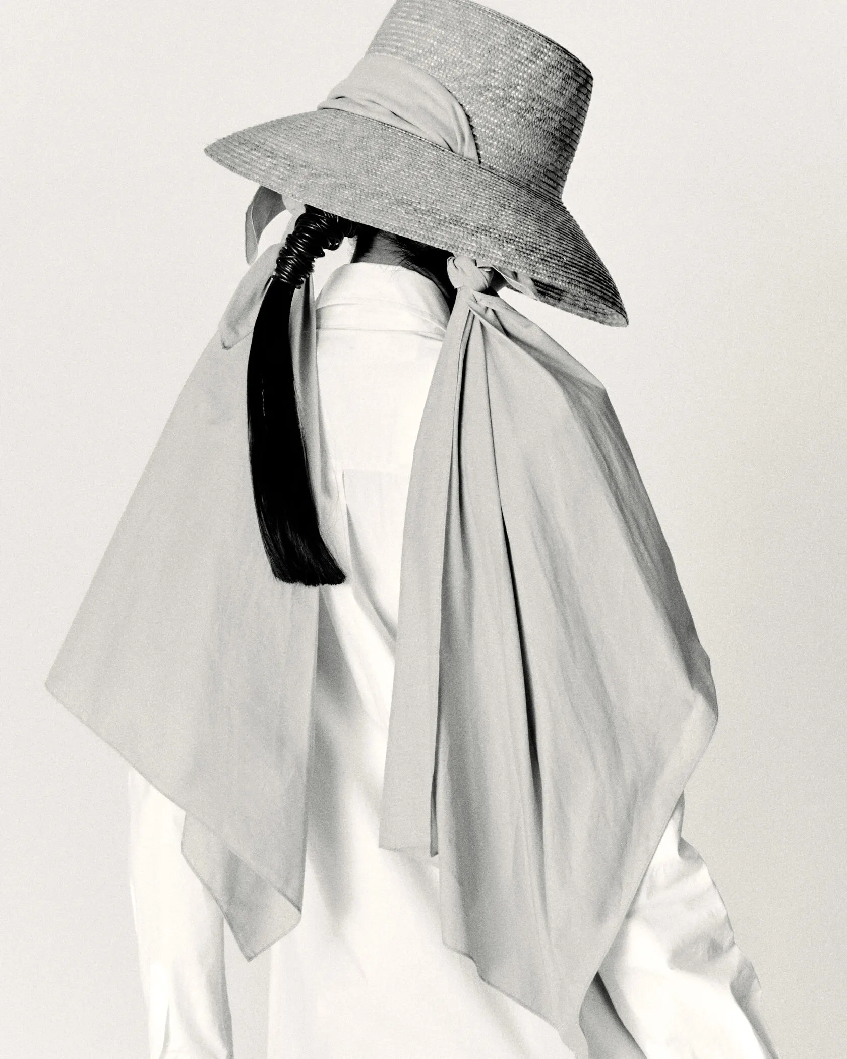Le Mile story photographed by Victor Jacquez, makeup and hair by Anastasiia Babii